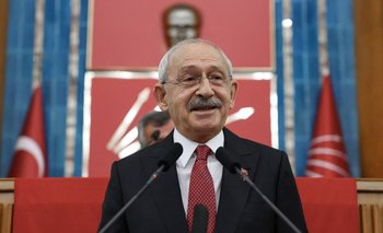 Considerado socialdemócrata, Kılıcdaroglu, de 74 años es el líder del principal partido de oposición en Turquía, el Partido Popular Republicano