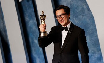 Ke Huy Quan en la fiesta post Oscars 2023 de Vanity Fair