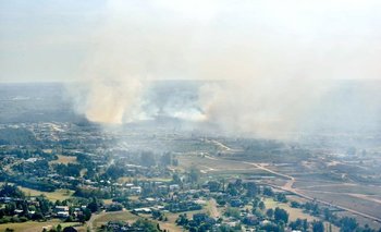 Imagen de Bomberos del incendio en Mirador La Tahona