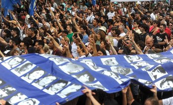 Una multitud arribó a la Plaza de Mayo para conmemorar el "Día de la Memoria", a 47 años del golpe
