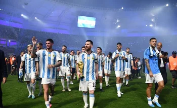 La selección argentina dio la vuelta olímpica en el estadio de Santiago del Estero