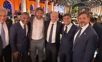 Lugano junto a Infantino, Domínguez, Mauto Silva, Zanetti y Pumpido