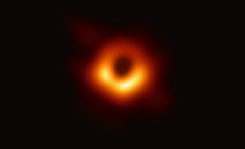 Imagen de un agujero negro.