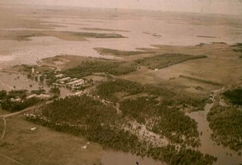 Las inundaciones de 1959 provocaron serios daños a la economía del país. 