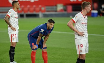 Luis Suárez no pudo convertir este domingo y Atlético de Madrid perdió ante Sevilla