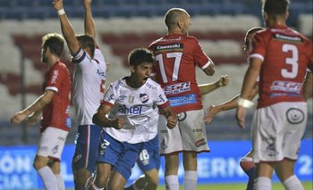 El festejo de gol de Mathías Laborda en el partido de ida