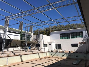 Plaza Colonia inició el techado de su piscina de 25 metros