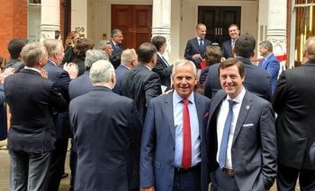 José Fuentes e Ignacio Alonso en la inauguración de la oficina de Conmebol y UEFA en Londres