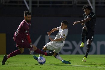 Hurtado convierte el segundo gol de Bragantino