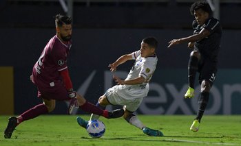 Hurtado convierte el segundo gol de Bragantino