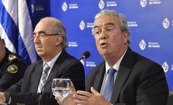 El subsecretario del Interior, Guillermo Maciel, a la derecha del ministro, Luis Alberto Heber
