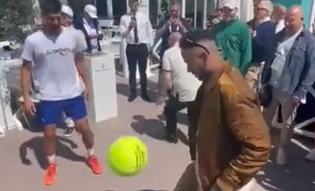 El número 1 del mundo del tenis, Novak Djokovic, hizo jueguito durante unos instantes con Neymar 