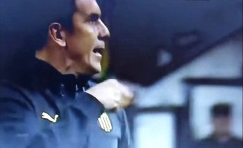 Mauricio Larriera hizo gestos a la Tribuna Henderson en el gol de Ramos