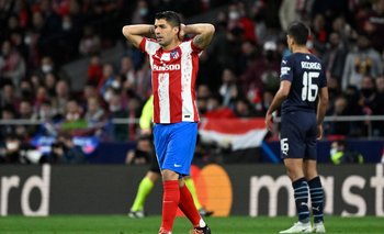 Luis Suárez ingresó para jugar los últimos nueve minutos de Atlético de Madrid-Manchester City