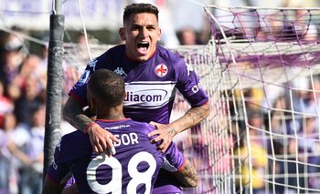 Festejando un gol en Fiorentina