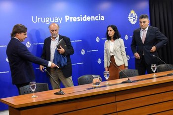 El presidente Lacalle Pou dijo que las medidas apunta a "poner dinero en el bolsillo de los uruguayos"