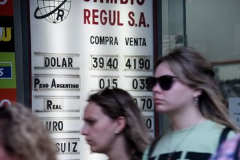 El dólar en Uruguay acumula una baja de 10% frente al cierre del año pasado. 