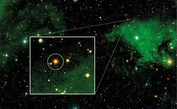 Región de Cygnus-X en las cercanías de la asociación Cygnus OB2. 2MASS J20395358+4222505 es la estrella enmarcada por encima de la nube de gas ionizado (en verde en la imagen) y que se puede ver en la imagen ampliada. Imagen cortesía del proyecto GALANTE, obtenida con el telescopio JAST/T80 del observatorio de Javalambre (I.P. J. Maíz Apellániz).