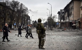La ciudad de Mariúpol continúa siendo bombardeada por las fuerzas rusas