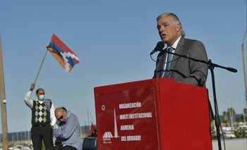 Francisco Bustillo en la Plaza Armenia sobre la rambla, en el acto por el genocidio armenio