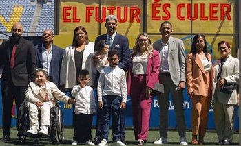 Ronald Araujo y su familia en el Camp Nou