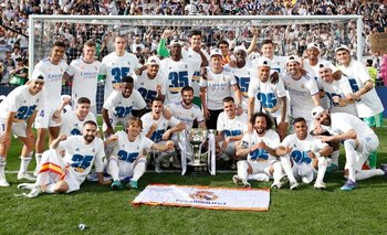 Federico Valverde celebra el título conseguido con Real Madrid de LaLiga
