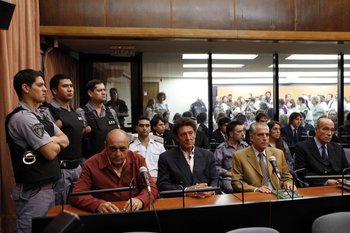 Sentencia en la corte de Buenos Aires a los exagentes de la agencia de inteligencia argentina SIDE y al exgeneral del Ejército de Argentina Eduardo Rodolfo Cabanillas, en 2011