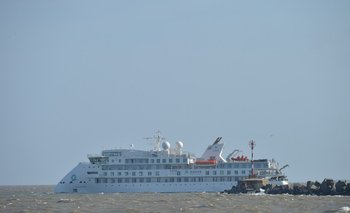 Crucero en el puerto de Montevideo