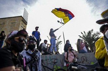 Manifestantes protestan en Bogotá
