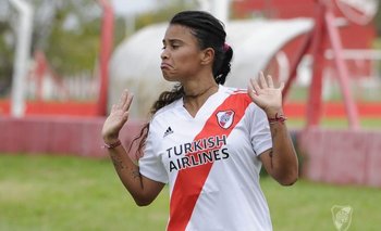Carolina Birizamberri con su club, River Plate de Argentina