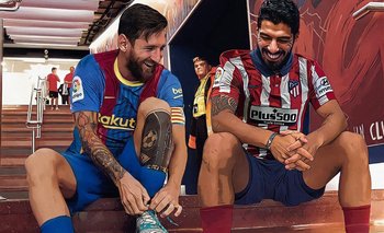 Lionel Messi de Barcelona y Luis Suárez, de Atlético de Madrid, compartieron el después del partido 