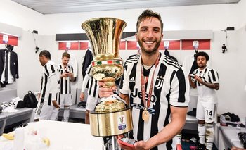 Rodrigo Bentancur con su segunda Coppa Italia lograda con Juventus, su título 11 con solo 23 años