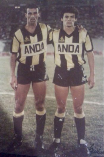 Antonio Alzamendi cuando jugaba en Peñarol, aquí, junto a Alfonso Domínguez