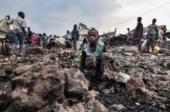 Desesperada búsqueda de más de 170 niños desaparecidos tras la erupción de uno de los volcanes más activos del mundo