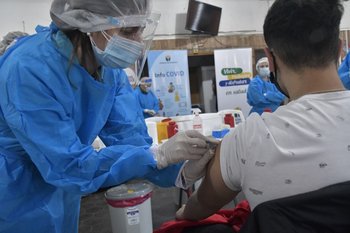 Vacunación durante la pandemia de coronavirus en Uruguay