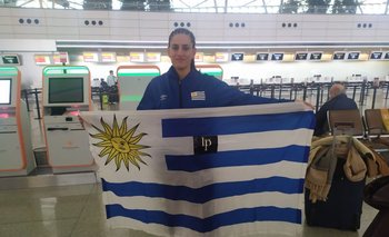 Gabriela Bouvier con la bandera uruguaya