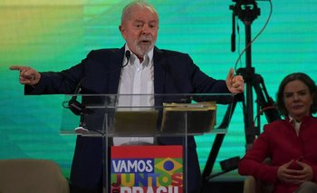 El expresidente brasileño Luiz Inácio Lula da Silva pronuncia un discurso durante el lanzamiento de su campaña.