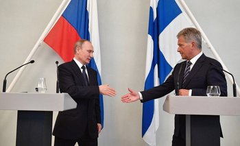 Archivo 2017 / Vladimir Putin y  Sauli Niinistö se comunicaron ante la decisión del presidente finlandés de acercarse a la OTAN