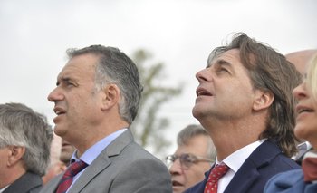 El intendente Yamandú Orsi y el presidente Luis Lacalle Pou en el acto por la batalla de Las Piedras