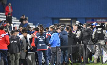 Al final del partido entre Nacional y Vélez Sarsfield, se produjeron algunos incidentes