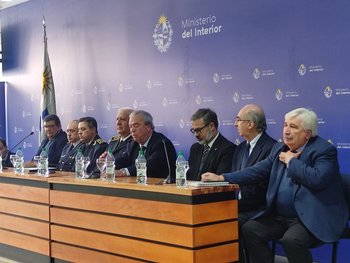 Conferencia de prensa en el Ministerio del Interior
