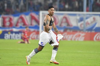 Rodríguez festeja su  primer gol con la camiseta de Nacional