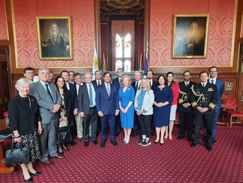El presidente Luis Lacalle Pou y la delegación de gobierno fueron recibidos en el parlamento británico