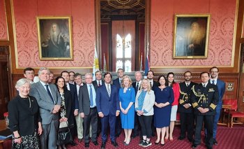 El presidente Luis Lacalle Pou y la delegación de gobierno fueron recibidos en el parlamento británico