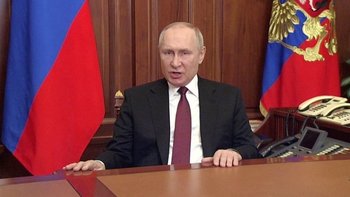 Vladimir Putin en el momento en que anunció la "operación militar especial" en Ucrania