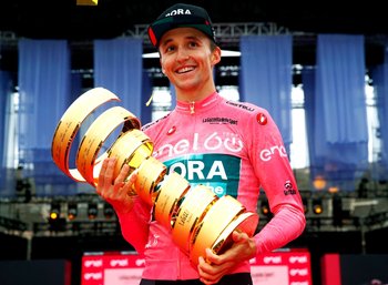 Hindley sucede a Bernal y Australia logra su primer título en el Giro
