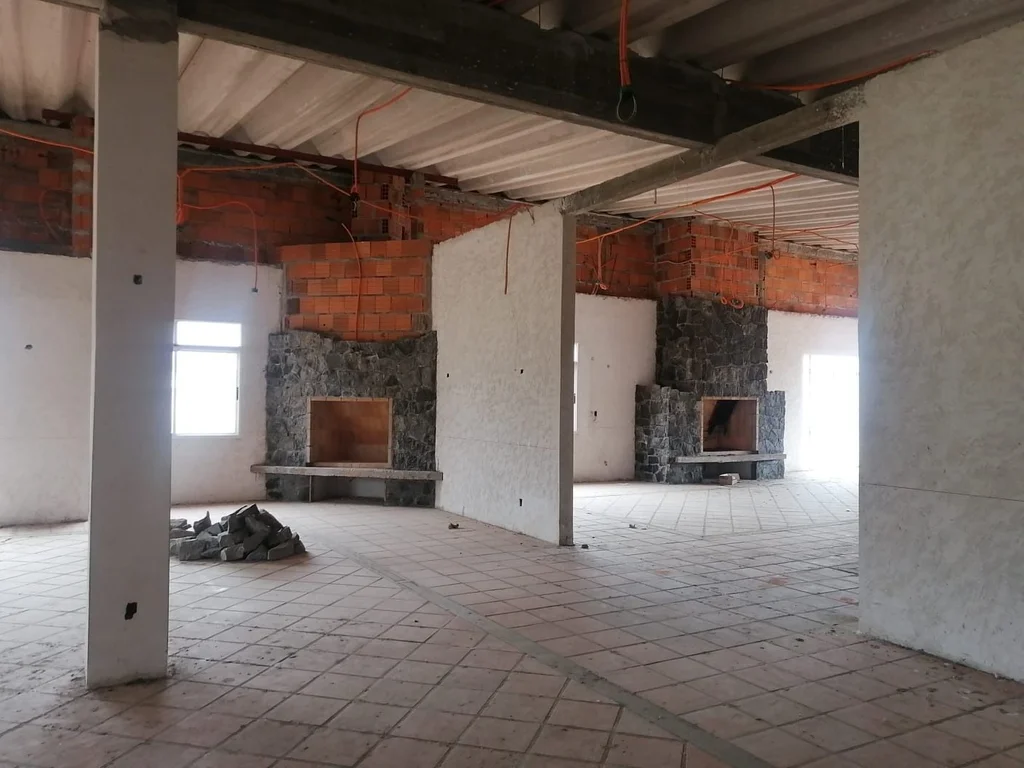 The mysterious abandoned hotel in Sauce de Portezuelo, the myth of the gay complex and an uncertain future