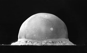 Explosión de la bomba Trinidad, en Alamogordo, Nuevo México, el 16 de julio de 1945