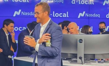 El CEO de dLocal, Sebastián Kanovich, tomando mate en Wall Street