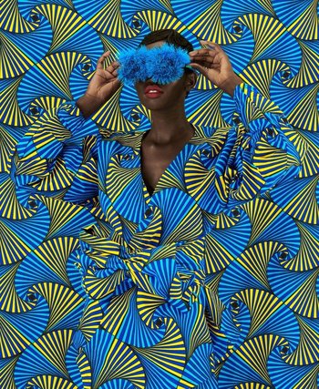 Inspirada por las imágenes que vio en la colección de revistas Vogue de su hermana, Muriu se dedicó a la fotografía comercial, que en Kenia está dominada por hombres